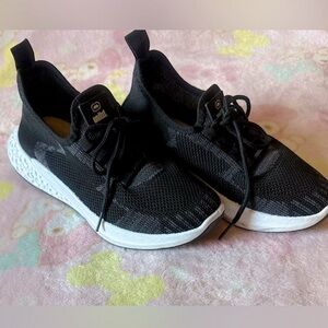 Ecko Unltd black boys size 4(Big Kids) sneakers (new)
